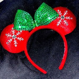 Christmas / Holiday Disney Minnie Ears with Snowflakes PURCHASED AT PARK
